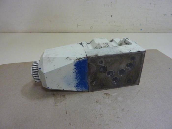 Used VICKERS Directional Control Valve DG4V56BMP7LH630 #64630