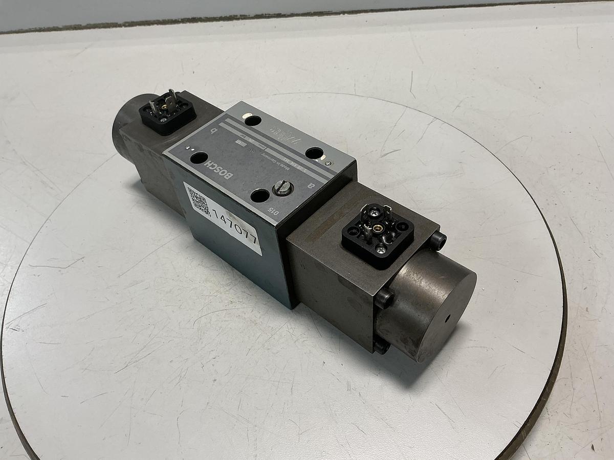 Used BOSCH 0 811 404 843 Valve Used #147977