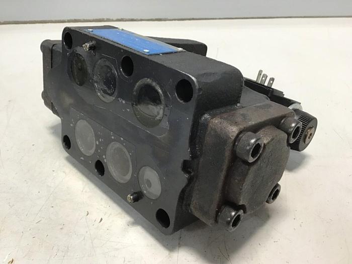 Used VICKERS Solenoid Valve DG4V-3S-6C-M-U-HL7-60-EN490 Used