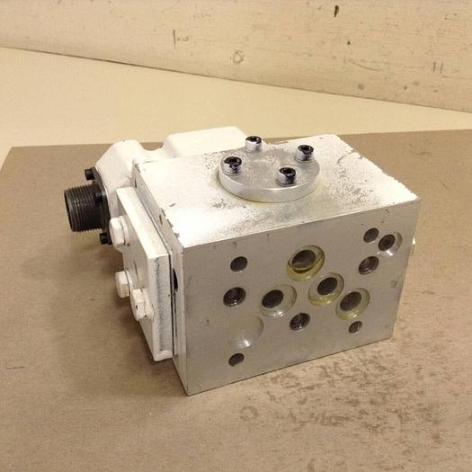 Used MOOG Servo Valve J631A064 Used