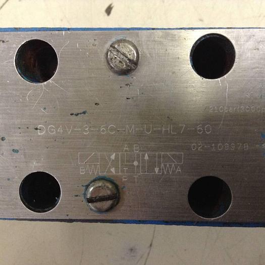 Used VICKERS Directional Valve DG4V-3-6C-M-U-HL7-60 Used