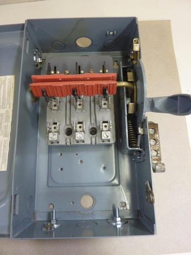 Used SQUARE D 30 Amp Disconnect Safety Switch A87411 #65453