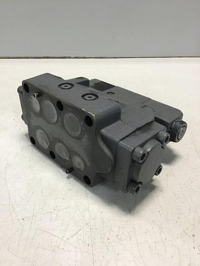 Used VICKERS Solenoid Directional Valve DG4V-3-6C-M-U-HL7-60-B13 Used