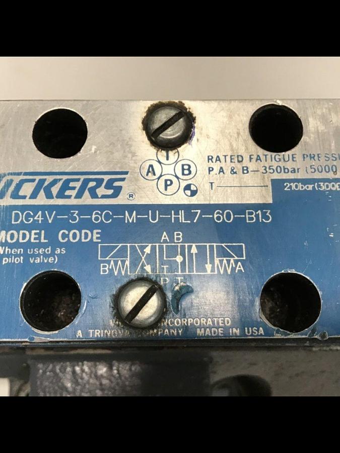 Used VICKERS Solenoid Directional Valve DG4V-3-6C-M-U-HL7-60-B13 USED