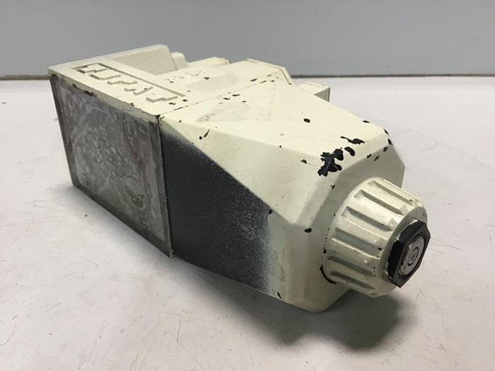Used VICKERS Valve DG4V-5-2A-M-P7L-H-7-40 #133004