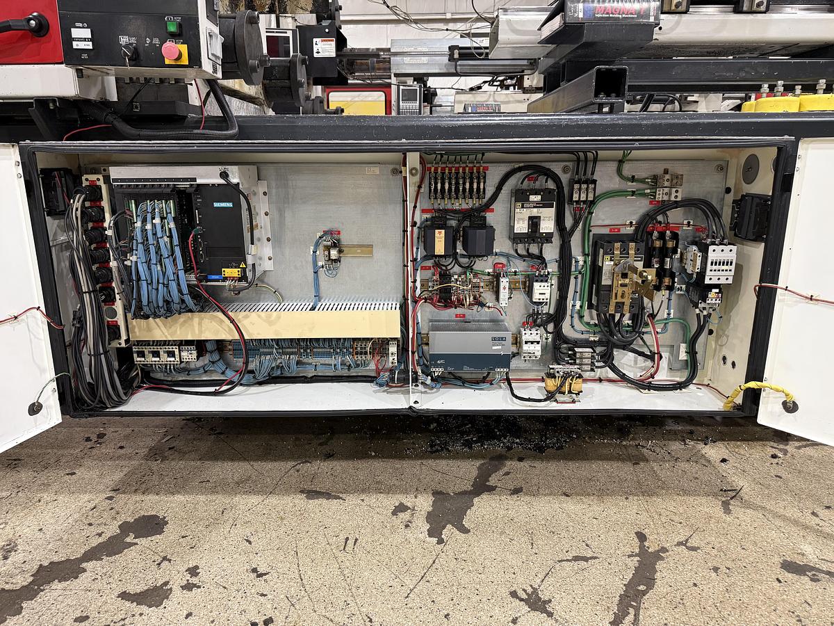 Used 2000 CINCINNATI MILACRON 310 Ton Injection Molding Machine MT310-22 USED #151848