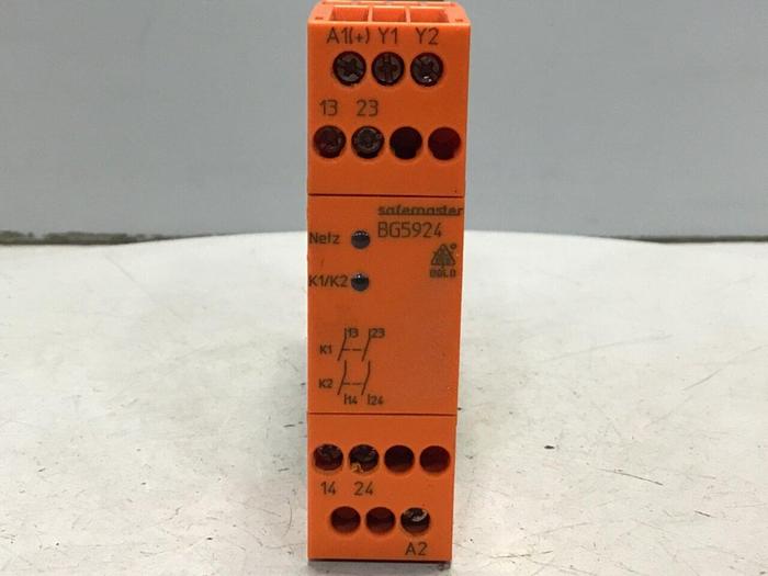 Used DOLD Safemaster Relay BG5924.02/61 #122550