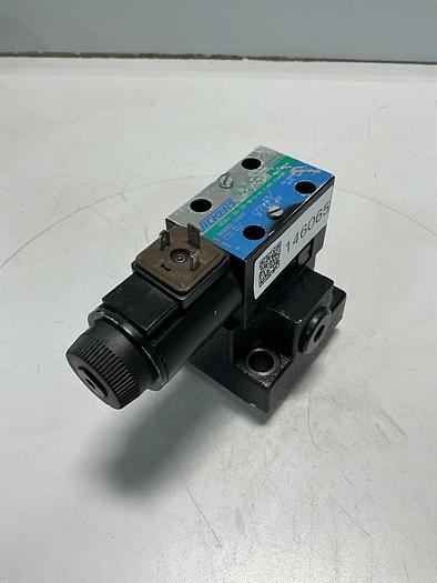 Used VICKERS DG4V-3S-2A-M-U-HL7-60-EN490