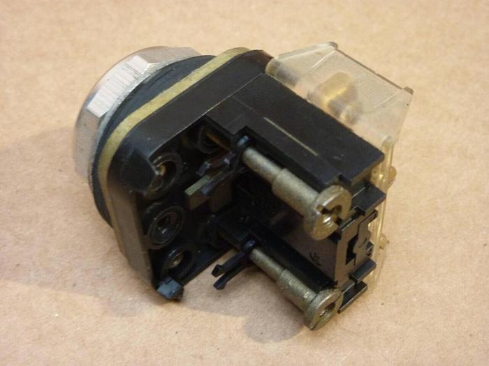 Used ALLEN BRADLEY Push Button 800T-A2 BLACK #38178