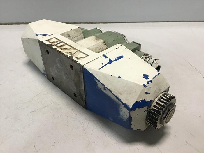 Used VICKERS Directional Control Valve DG4V-5-2C-M-P7L-H-6-30 #134418