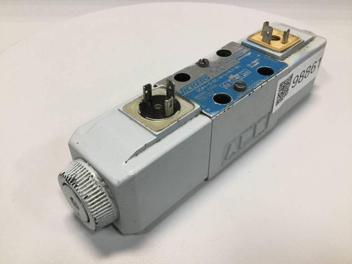 Used VICKERS Directional Valve DG4V-3-6C-M-U-HL7-60 Used