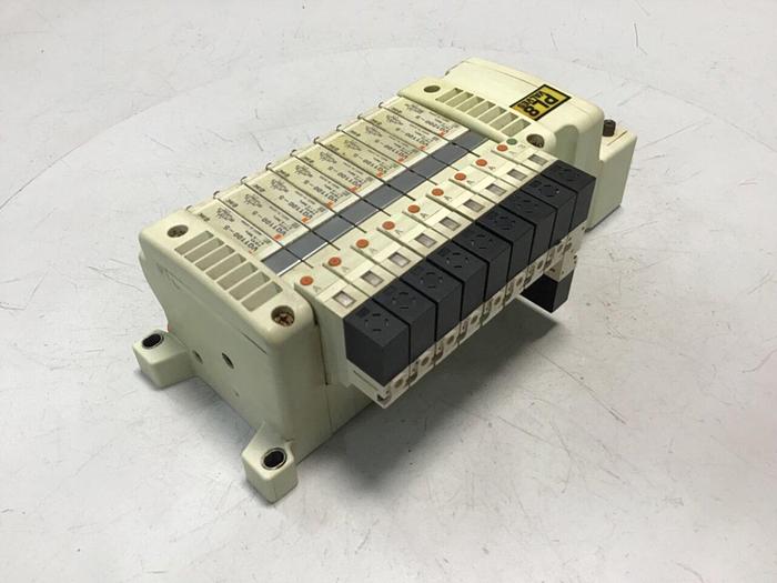 Used SMC Manifold / Valves VQ1100-5 #129045