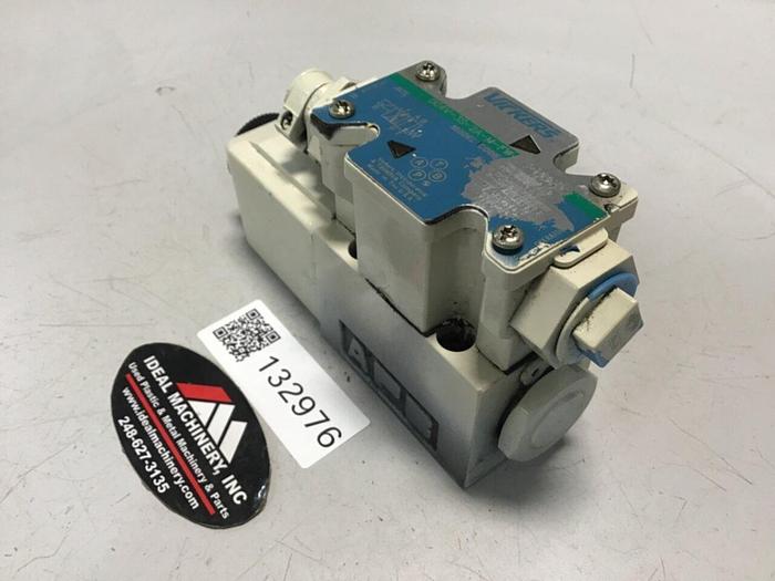 Used VICKERS Valve DG4V-3S-2A-M-FW-D7-H5-60 #132976