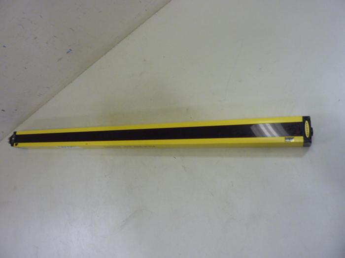 Used BANNER ENGINEERING Light Curtain Emitter MSE2424Y #58101