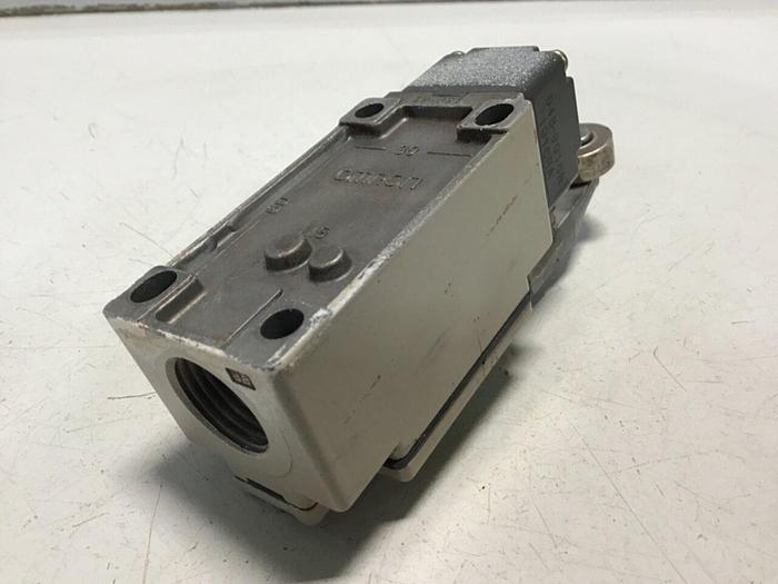 Used OMRON Limit Switch D4B-2115N-R #121502