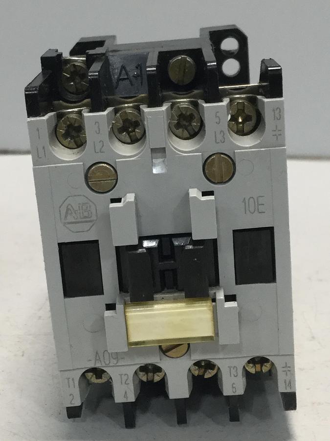 Used ALLEN BRADLEY Contactor 100-A09ND3 SER B Used