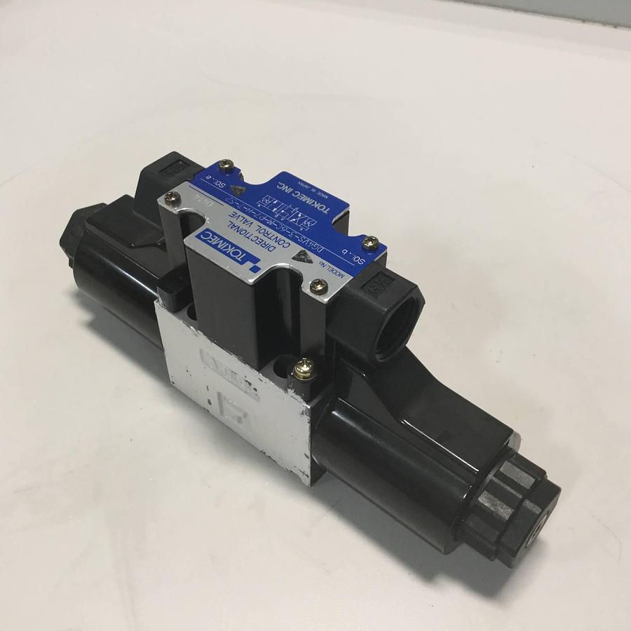 Used TOKIMEC Directional Control Valve DG4V-3-6C-M-P7-H-7-52 USED