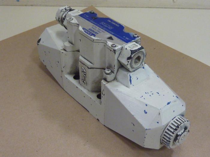 Used VICKERS Directional Control Valve DG4V533CMP7LH630 #64569