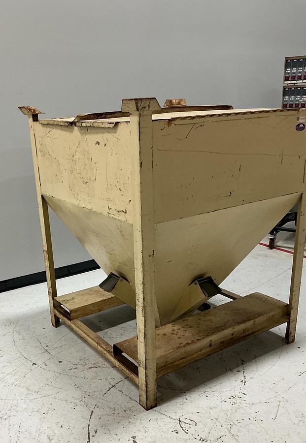Used MATERIAL HANDLING 47 x 47 x 56 Surge Bin / Needs Pics