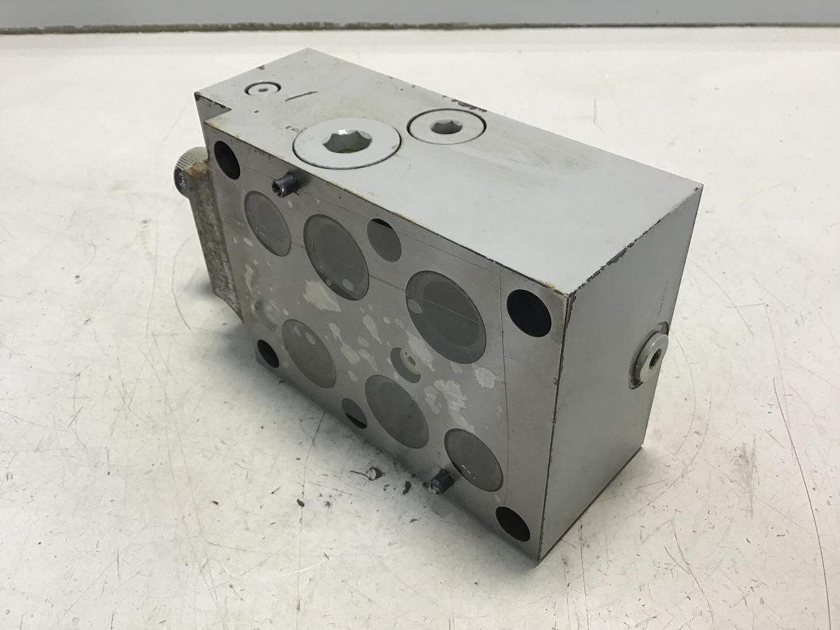 Used PARKER PRM6PA25KN33/83282 Valve Used #140327