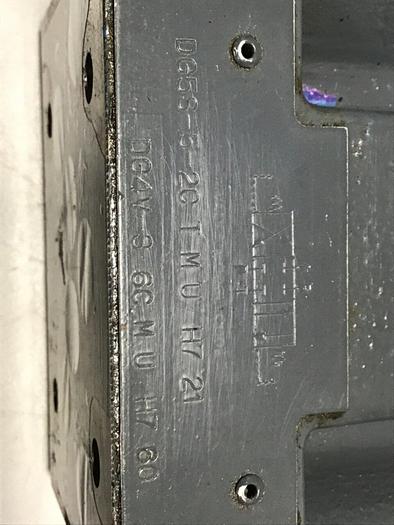Used VICKERS Directional Valve DG4V-3-6C-M-U-H7-60 USED