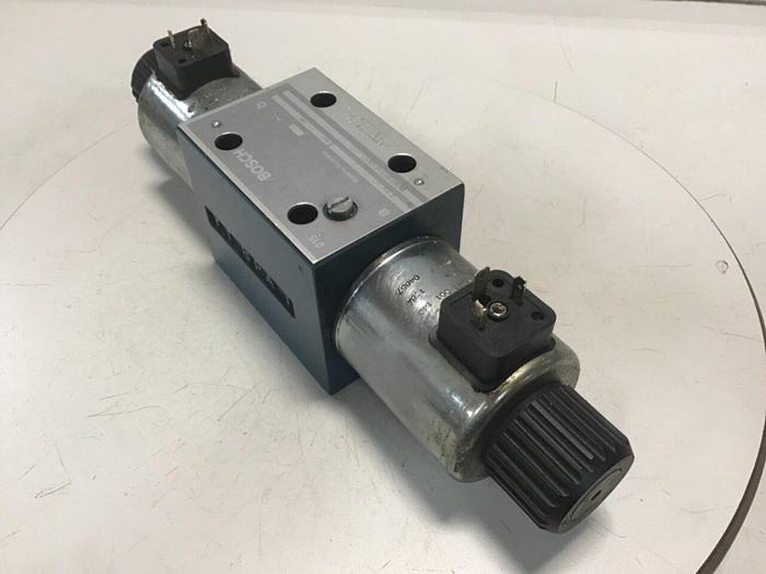 Used BOSCH Valve 0 810 001 731 #124477