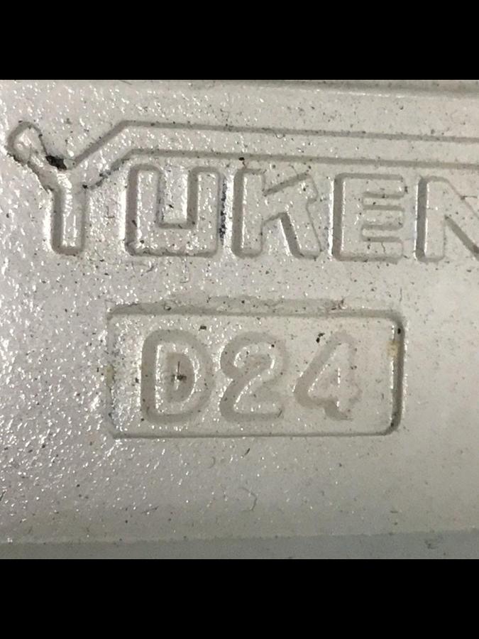 Used YUKEN Valve DSG-01-2B2-D24-5079-L USED