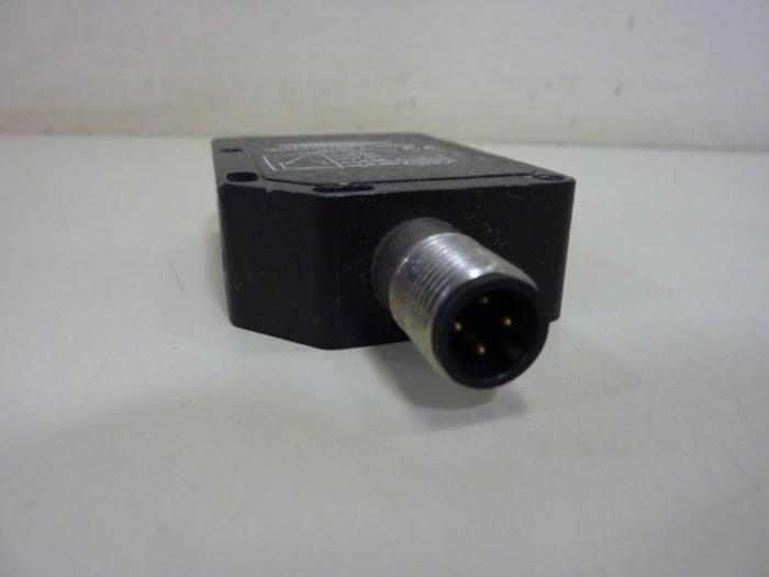 Used BANNER ENGINEERING Sensor QMT42VN6FF1000Q #55415