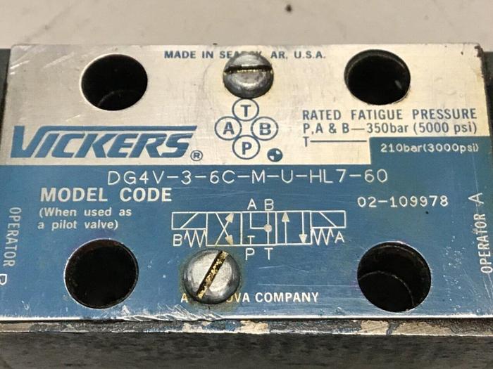 Used VICKERS Directional Valve DG4V-3-6C-M-U-HL7-60 Used