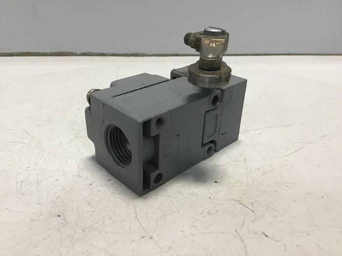 Used SQUARE D Limit Switch 9007-C52B2 #122018