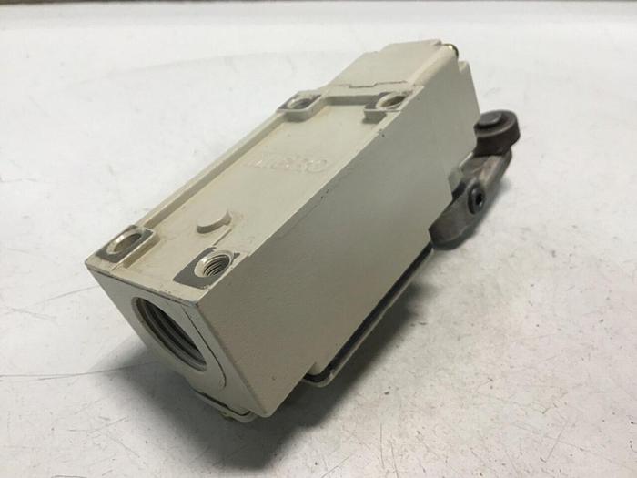 Used YAMATAKE Limit Switch LJA10-11A21N-003 #121723