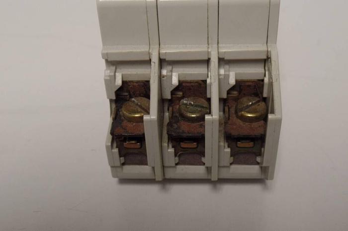 Used ALLEN BRADLEY 20 Amp Circuit Breaker 1492-CB3/G200 SER A #78382