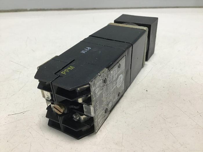 Used ALLEN BRADLEY Selector Switch 800MB-H31B SER A #116309