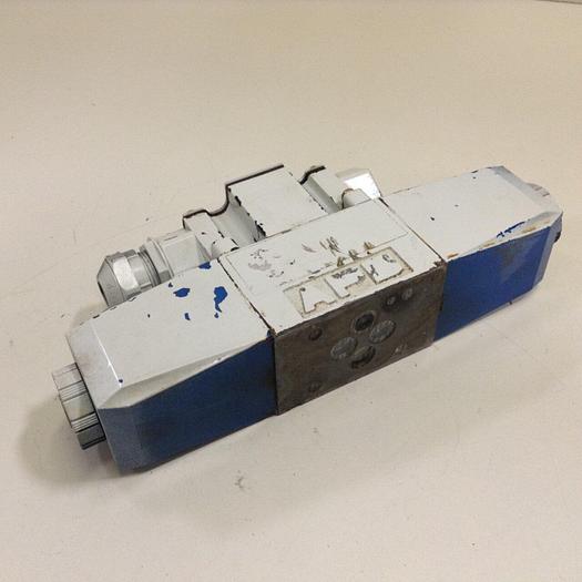Used VICKERS Directional Control Valve DG4V36CMP7H7P1050 #77773