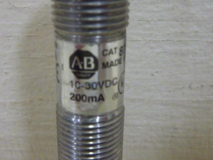Used ALLEN BRADLEY Sensor 871TM-DH4NP12-D4 SER A #62570
