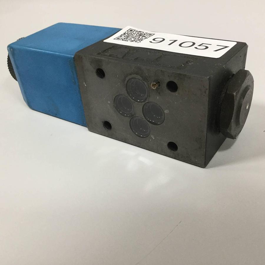 Used VICKERS Valve DG4V-3-2A-M-U-H7-60 Used