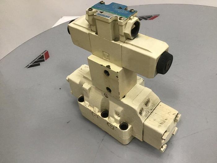 Used VICKERS Valve DG5S-H8-6C-E-T-M-FW-D7-H5-P10-A10-60 #132339
