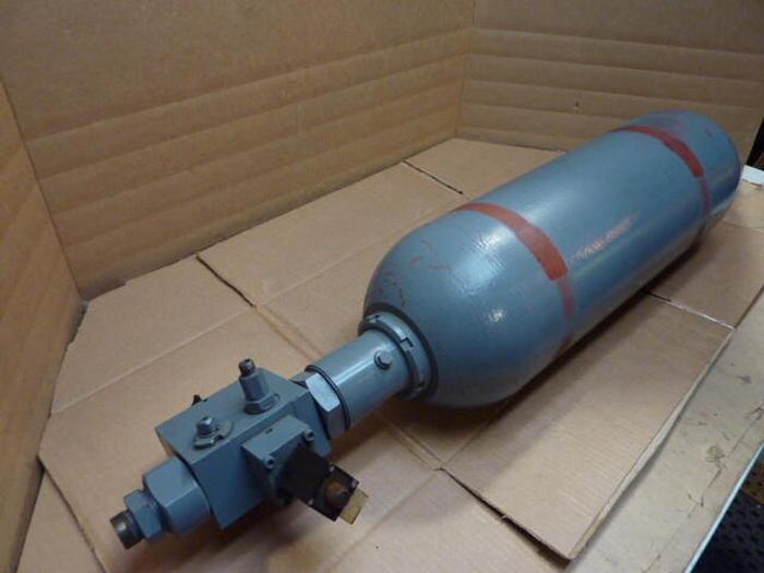 Used HYDAC Hydro-Pneumatic Accumulator 90494 #26785