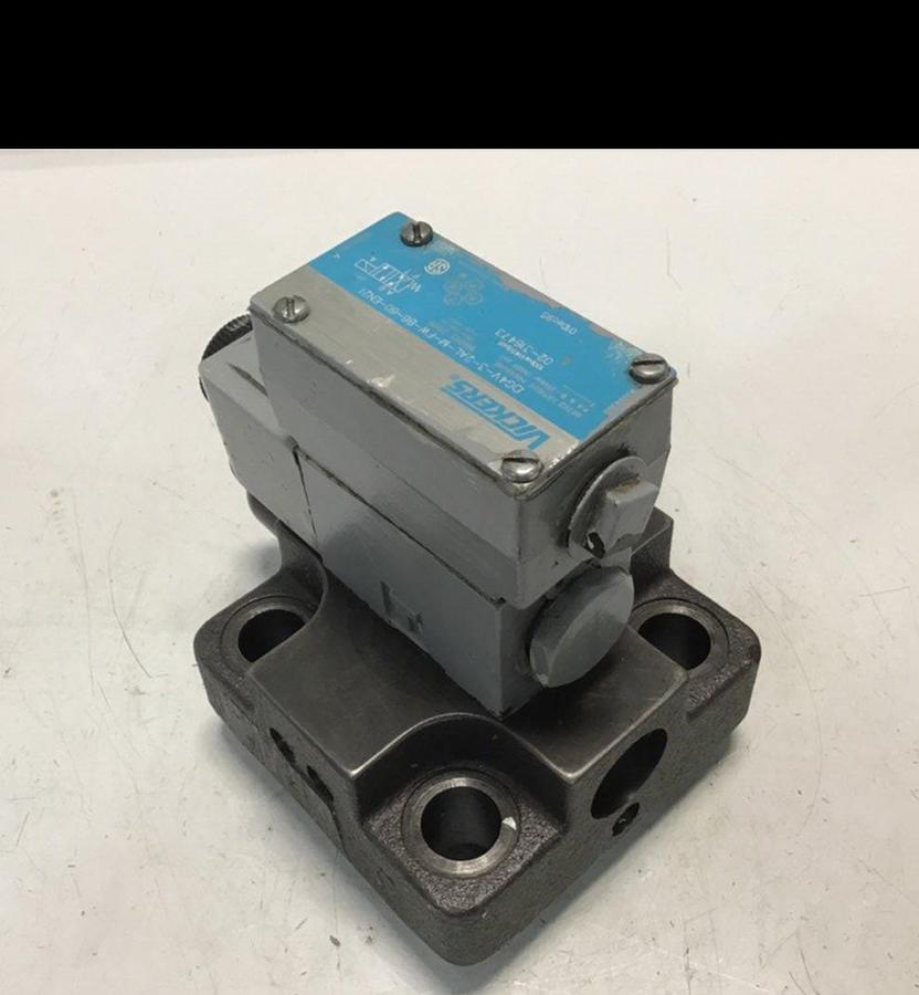 Used VICKERS Valve DG4V32ALMFWB660EN21 USED