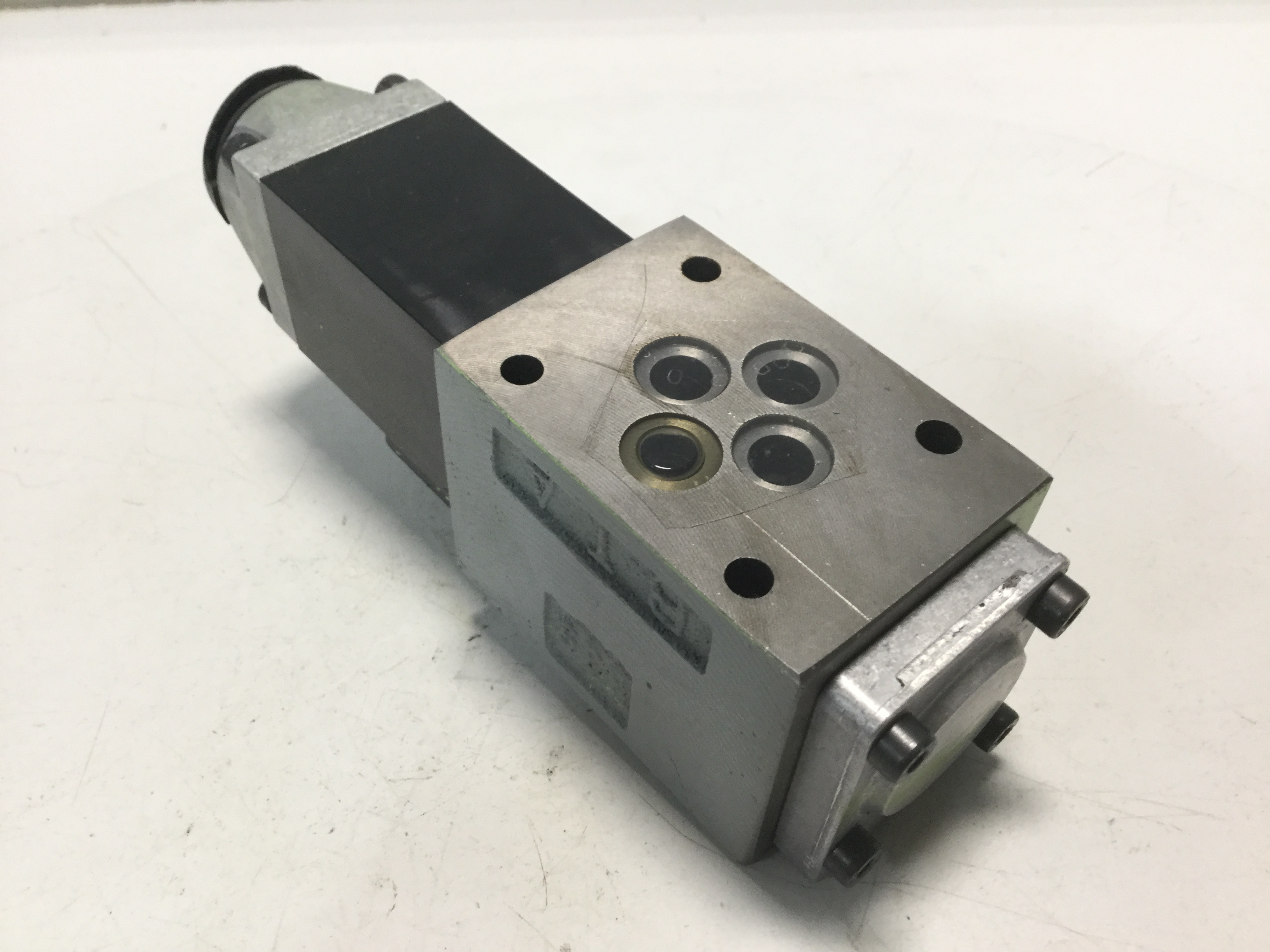 Used REXROTH Valve 3WE6A51AG24NZ4V Used