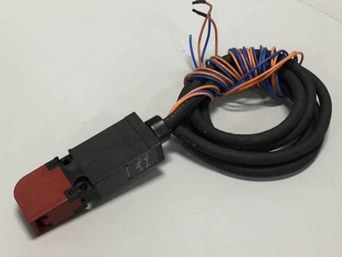 Used OMRON Door Switch D4GS-N1R-5 #99188