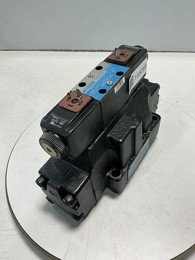 Used VICKERS DG4V-3-6C-M-U-HL7-60-EN594