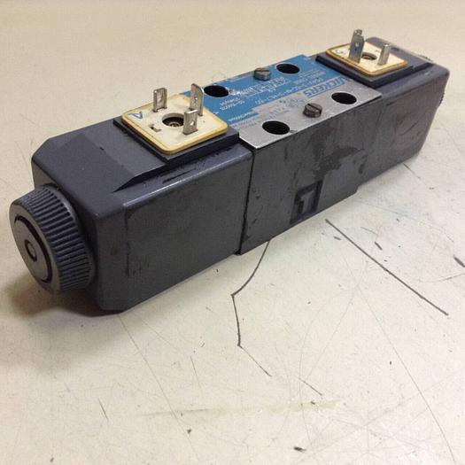Used VICKERS Directional Valve DG4V-3-6C-M-U-HL7-60 Used