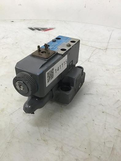 Used VICKERS Valves DG4V-3-2AL-M-U-HL7-60 Used