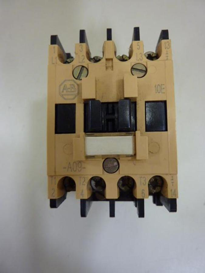 Used ALLEN BRADLEY Contactor 100-A09ND3 SER B Used