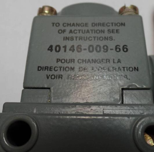 Used ALLEN BRADLEY Oiltight Limit Switch 802T-APV SER F #70691