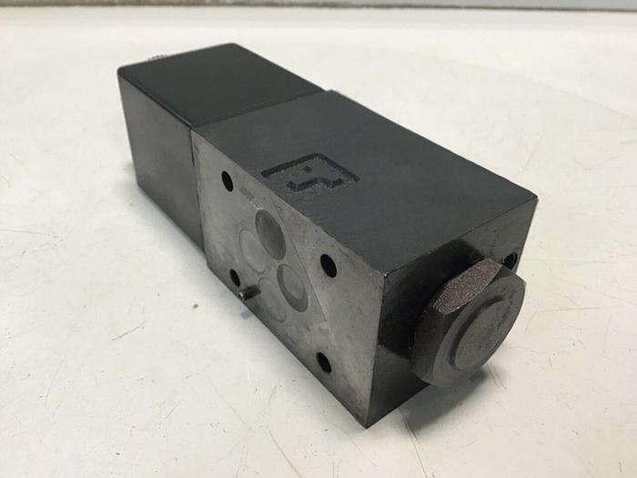 Used VICKERS Directional Valve DG4V-3S-22AL-M-U-H5-60 #131509