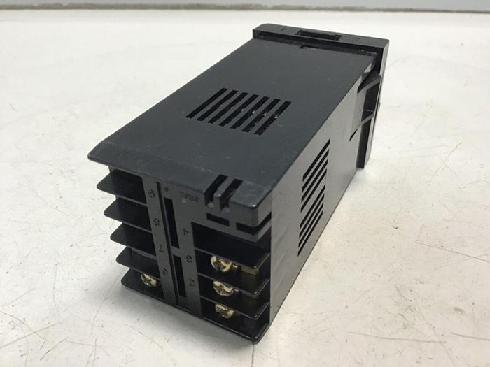 Used OMEGA Temperature Control DP371 #121143