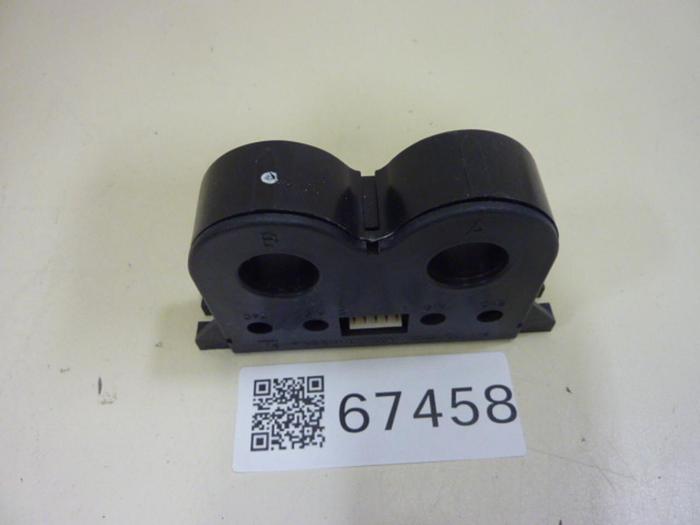 Used YASKAWA Current Transformer UND-300W/200/5 #67458