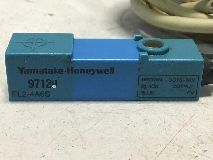 Used YAMATAKE Proximity Switch FL2-4A6S #128206